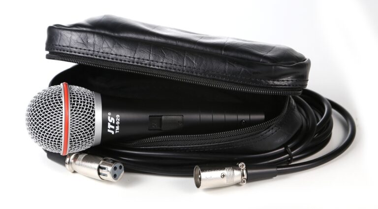 JTS TM-929 Vocal Performance Microphone (with leather pouch + microphone clip, NO CABLE) - Image 4